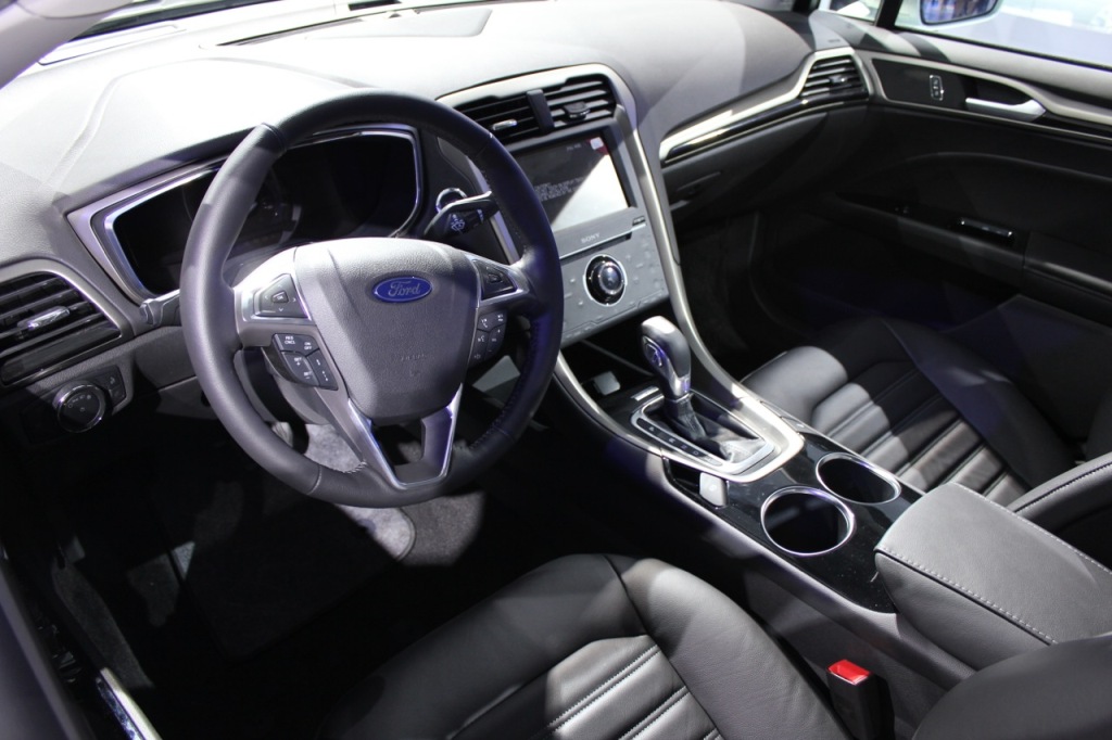 2013_Ford_Fusion_Sedan (10)-fa.jpg